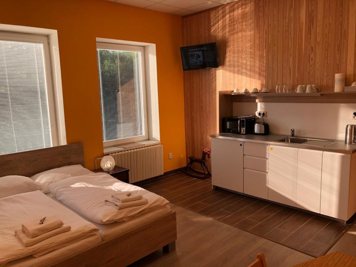 Dnm Inn Korycany Екстер'єр фото