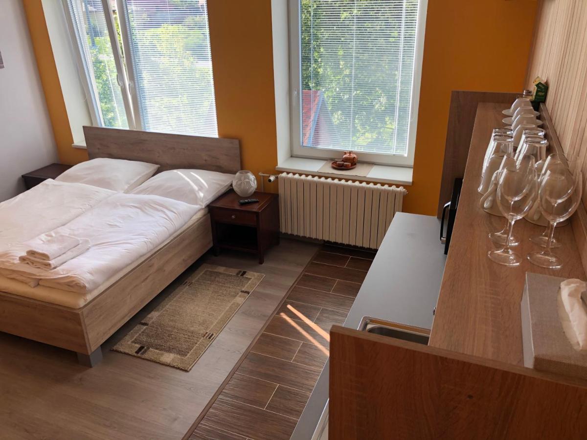 Dnm Inn Korycany Екстер'єр фото