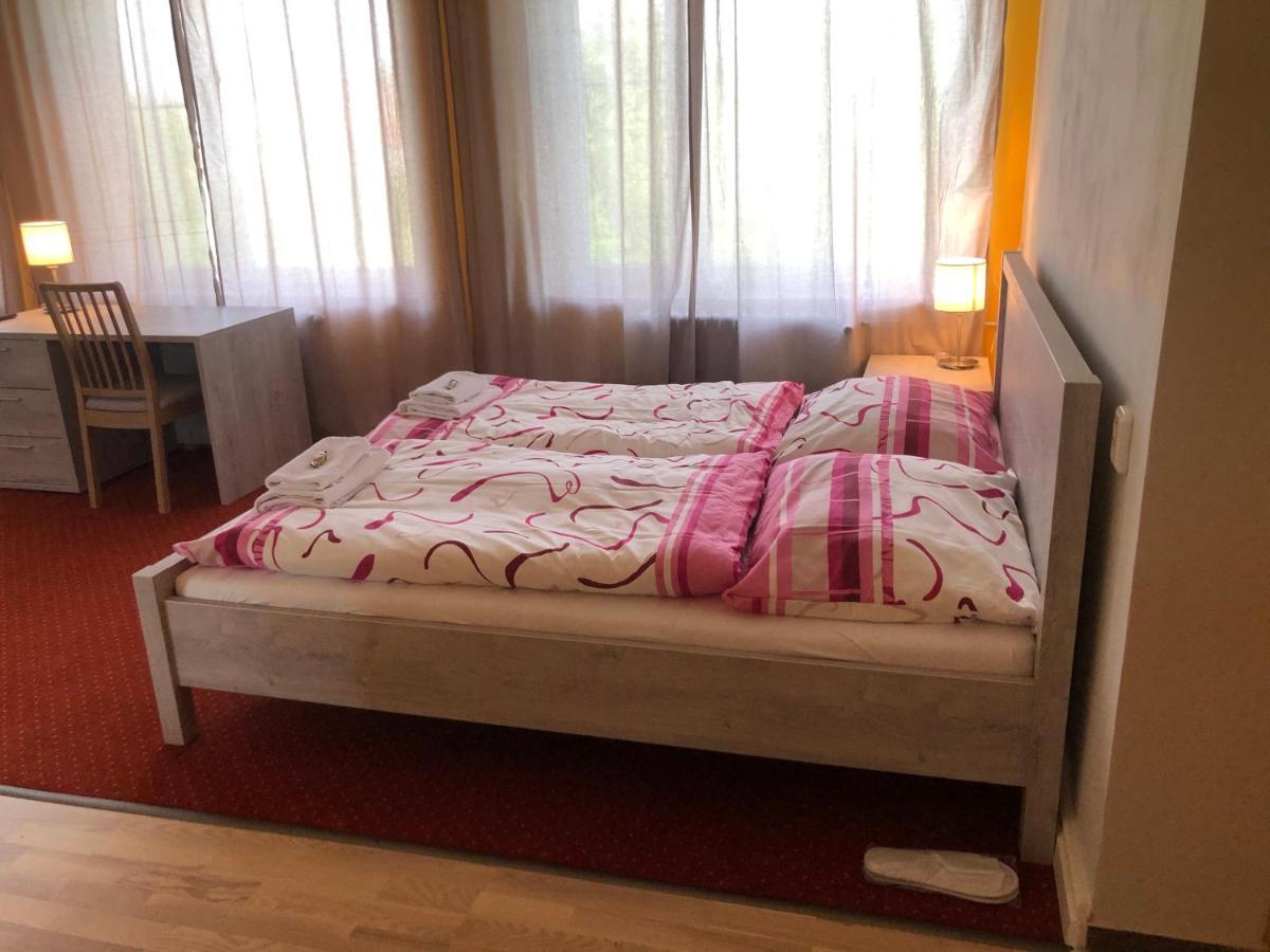 Dnm Inn Korycany Екстер'єр фото