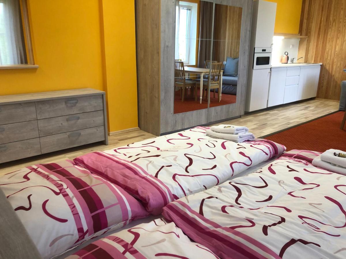 Dnm Inn Korycany Екстер'єр фото