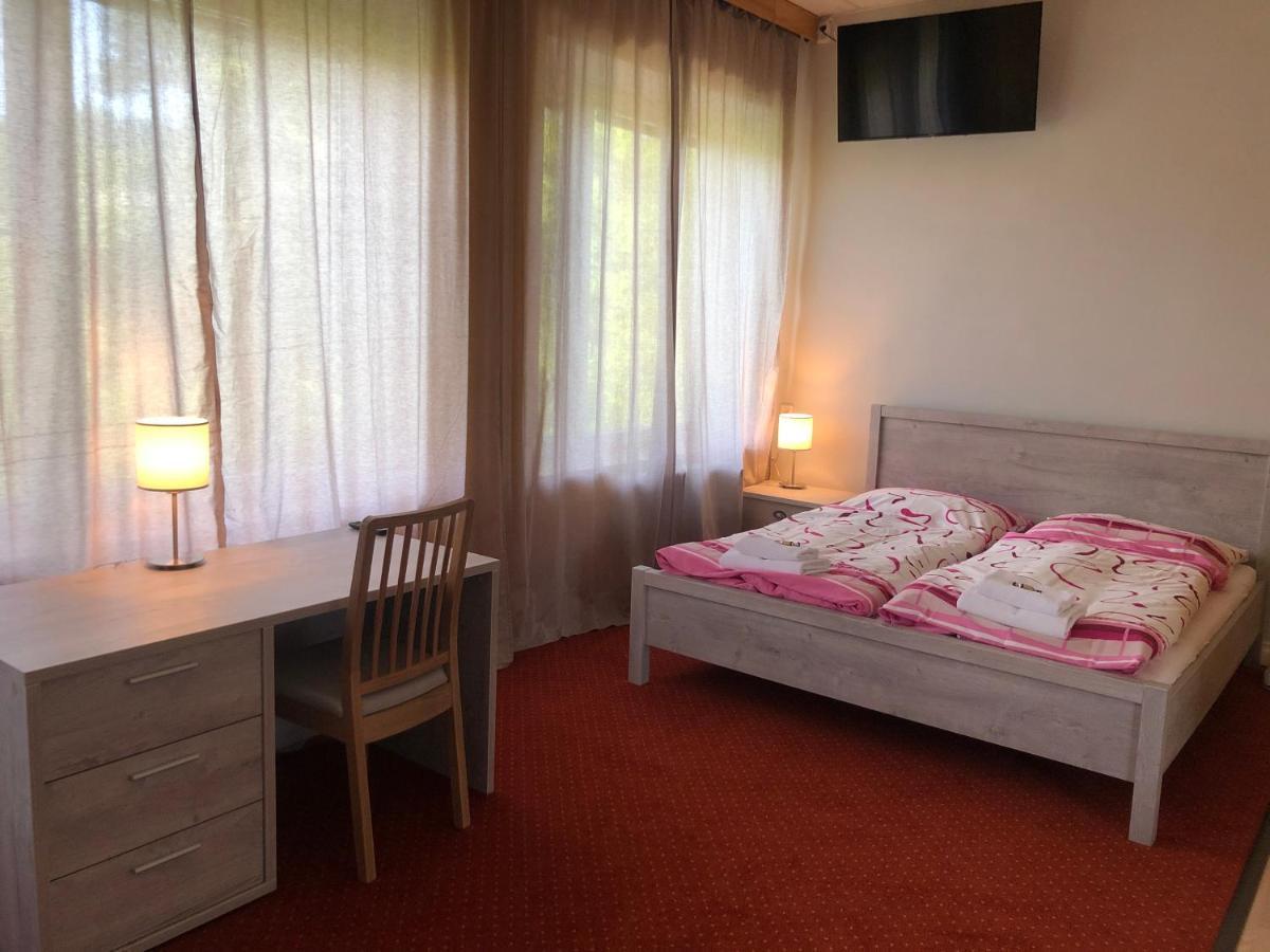 Dnm Inn Korycany Екстер'єр фото