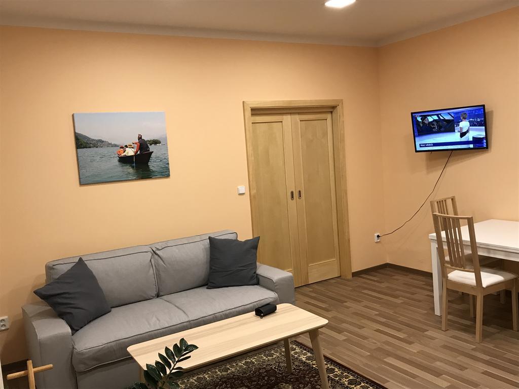 Dnm Inn Korycany Екстер'єр фото