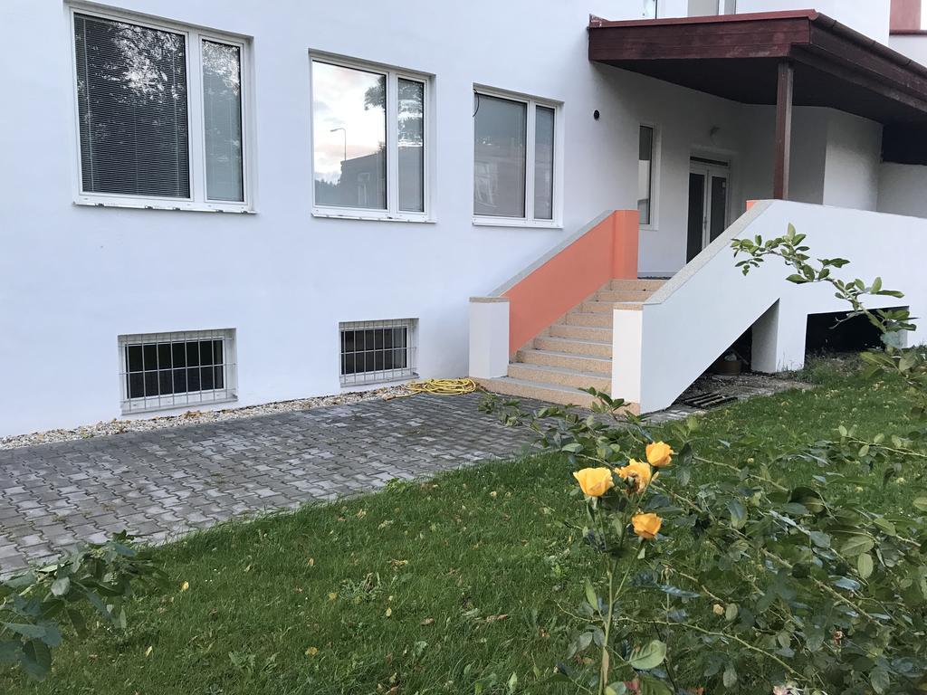 Dnm Inn Korycany Екстер'єр фото
