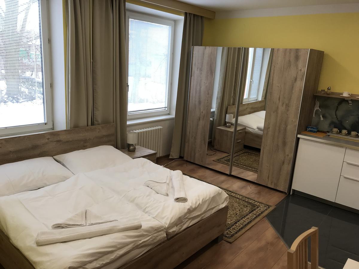 Dnm Inn Korycany Екстер'єр фото