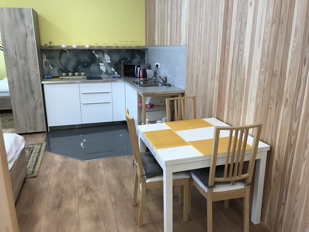 Dnm Inn Korycany Екстер'єр фото